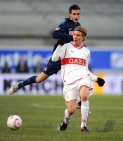 Fussball 1. Bundesliga : Maximilian Nicu (li, SC Freiburg) gegen Sven Schipplock (re, VfB Stuttgart)