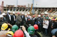 Fussball WM 2010  Blatter besucht Stadionbaustelle in Durban