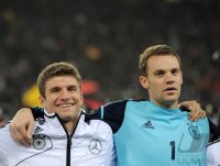FUSSBALL INTERNATIONAL:  Torwart Manuel NEUER (Deutschland) und Thomas MUELLER (Deutschland)
