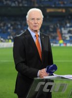 FUSSBALL  CHL  Saison 2011/2012: TV Experte Beckenbauer und Moderator Kerner