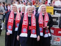 FUSSBALL 1. BUNDESLIGA:  Ordensschwestern der Kongregation der Barmherzigen Schwestern