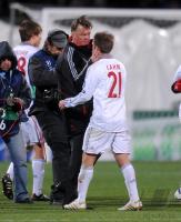 FUSSBALL  International CHL 09/10 :  Trainer Louis van Gaal mit  Philipp Lahm  (v. li., FCB)