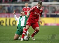 Fussball 1. BL Bayern-Wolfsburg; Zweikampf