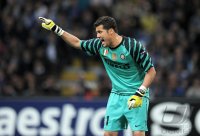 FUSSBALL CHL  Saison 10/11: Torwart Julio Cesar (Inter Mailand)