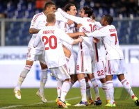 FUSSBALL SERIE A:  Ignazio Abate, Zlatan Ibrahimovic , Alberto Aquilani (v. li., AC Mailand)