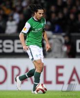FUSSBALL, EUROPA LEAGUE GRUPPENPHASE: Bremen PIZARRO am Ball