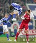 Fussball 1. Bundesliga: Schalke - Bayern, Zweikampf