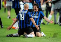Fussball Champions League Finale: Esteban Matias Cambiasso Deleau, Diego Milito  (v.li., Inter)