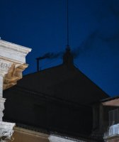 Papstwahl / Konklave: Erste Wahlgang war erfolglos, Schwarzer Rauch
