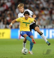 Fussball International  Testspiel:  Alexandre PATO (li, Brasilien) gegen Holger BADSTUBER (re, Deutschland)