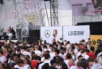 Fussball DFB Pokal Finale 24/25: Arminia Bielefeld - VfB Stuttgart, Public Viewing auf dem Schlossplatz