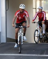 Fussball 1. Bundesliga: Die Mannschaft des FCB macht eine Fahrrad Tour mit dem Mountainbike