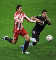 Fussball 1. Bundesliga : Mario Gomez (li, FC Bayern Muenchen) gegen Ilkay Guendogan  (re, 1 FC Nuernberg)