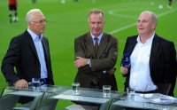 Fussball CHL  Saison 2011/2012: Ehrenpraesident Franz Beckenbauer, Vorstandsvorsitzender Karl Heinz Rummenigge, Praesident Uli Hoeness (v. li., FC Bayern Muenchen)