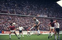 Fussball  WM 1982: Rummenigge, Valenzuela