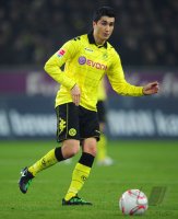 Fussball: 1. Bundesliga Saison 2010/2011: Borussia Dortmund, SAHIN am Ball