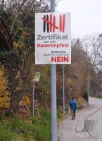Plakat gegen das Schweizer Covid-Gesetzes