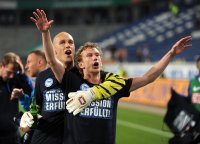 2. Fussball Bundesliga: JUBEL nach dem Sieg Maikel Aerts, Fabian Lustenberger (v. li., Hertha BSC Berlin)