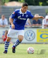 FUSSBALL, 1. BUNDESLIGA, SAISON 2010/2010: Schalke: PAPADOPOULOS Einzelaktion
