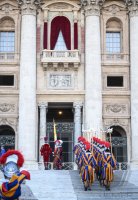 Papstwahl / Konklave: Papstwahl: Habemus Papam, weisser Rauch, Leo 14. ist der neue Papst