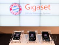 Offizielle Uebergabe der Gigaset ME Smartphones an den FC Bayern Muenchen