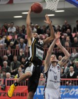 Basketball 1. Bundesliga 2011/2012:  Walter Tigers Tuebingen - New Yorker Phantoms Braunschweig