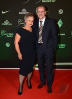 Fussball, 1. Bundesliga Saison 2012/2013: Trainer Thomas Schaaf posiert mit Ehefrau Astrid