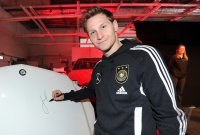 Fussball/ GES/  DFB Team im Mercedes-Benz Werk Bremen, 27.02.2012