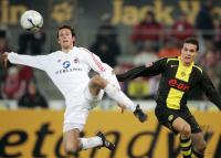 Fussball 1. Bundesliga: Koeln - Dortmund, Zweikampf