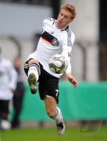 FUSSBALL, INTERNATIONAL: Deutschland U18, TRINKS Einzelaktion