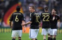 Fussball Deutsche Nationalmannschaft : Lukas Podolski, Sami Khedira (v. re., GER)