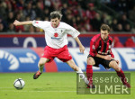 Fussball 1. Bundesliga: Leverkusen - Freiburg, Zweikampf