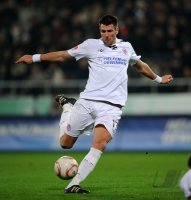 Fussball: 1. Bundesliga Saison 2010/2011: St. Pauli, BOLL am Ball