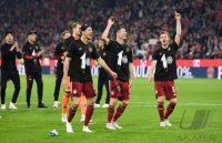 Fussball 1. Bundesliga Saison 21/22: JUBEL FC Bayern Muenchen feiert die 32. Meisterschaft