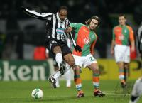 Fussball CL: Bremen - Turin, Zweikampf