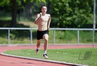 Leichtathletik: Lukas Gaertner (TV Rottenburg) trainiert im Rottenburger Hohenberstadion