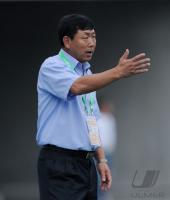 FUSSBALL INTERNATIONAL: Trainer Kim Jong Hun (Nordkorea)