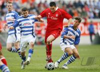 Fussball 1. Bundesliga: Duisburg - Bayern, Zweikampf