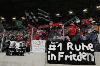 FUSSBALL, 1. BUNDESLIGA, 14. Spieltag: Fans von Hannover 96 gedenken Robert ENKE