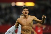 Fussball International EM 2012 Qualifikationsspiel:  JUBEL NACH DEM TOR zum 1:2 Mario GOMEZ (Deutschland)