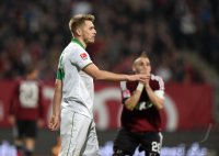 Fussball 1. Bundesliga 13/14:  Fair Play Aaron Hunt (SV Werder Bremen)