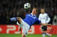 Fussball CHL  Saison 2010/2011:  Benedikt Hoewedes (FC Schalke 04)