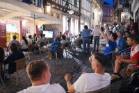 Fussball Europameisterschaft 2021 Eroeffungsspiel: Public-Viewing vor der Alte Kunst in der Tuebinger Innenstadt