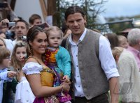 FUSSBALL 1. BUNDESLIGA:  Daniel van Buyten  mit Frau Celine und Tochter Lou Ann