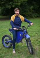 Mechatronik - Student Elias Pfeffer mit seinem selbstgebauten E-Bike