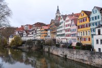 Stadtansicht Neckarfront Tuebingen mit Stiftskirche