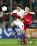 Fussball Uefa-Cup: Bochum - Luettich, Zweikampf