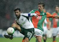 Fussball CL: Bremen - Athen, Zweikampf