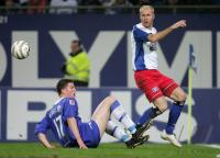 Fussball 1. Bundesliga: Hamburg - Berlin, Zweikampf