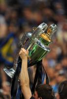 Fussball Champions League Finale: CL POKAL MIT HAENDEN